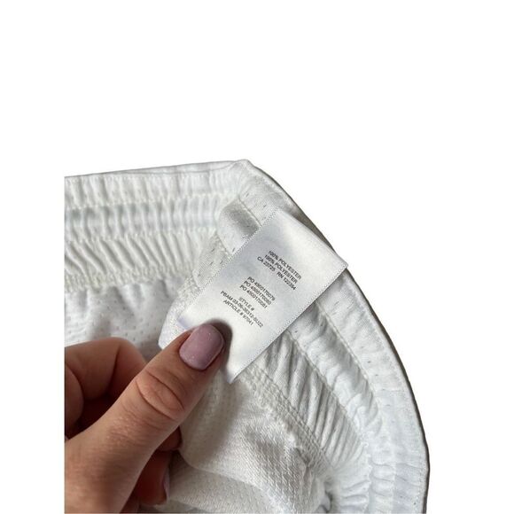 Aritzia TNA Shorts White size Large - Picture 10 of 11